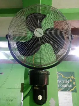 Kipas angin dinding merk Regency 20 inch masih bagus angin kencang