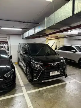 2018 Toyota Voxy Hitam AT