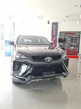 DP 100JT Aja Fortuner 2.8 GR Sport TSS 2025 / bisa Kredit Hitam Putih