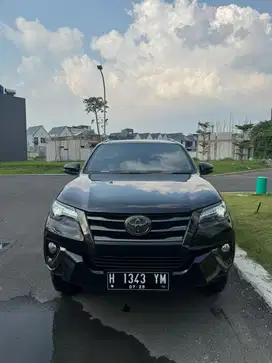 Fortuner VRZ 2020 hitam mulus terawat milik pribadi