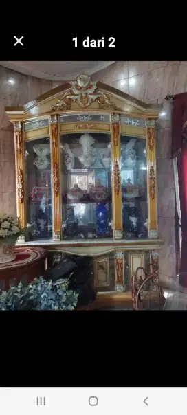 Bufet kaca tinggi