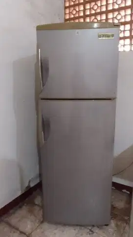 KULKAS PINTU 2 MERK SANYO