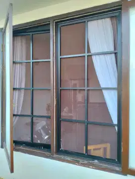 Jendela kawat nyamuk