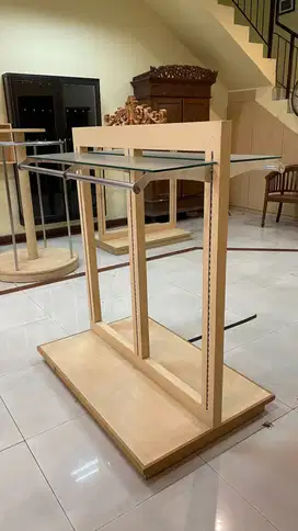 RAK DISPLAY BAJU / GAWANGAN BAJU KAYU BESI