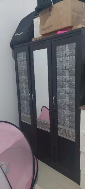 Lemari Pakaian 3 Pintu