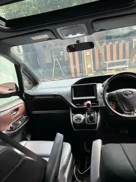 Toyota Voxy 2018 Bensin