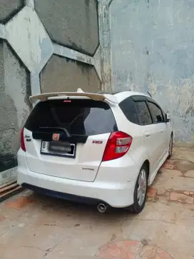 HONDA
JAZZ RS 2010 GE8 1.5 E AT