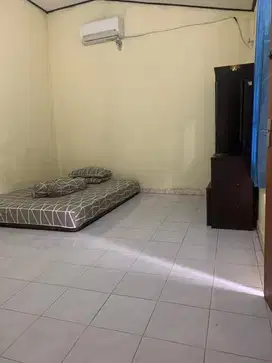 Kost di tengah kota dan pusat perkantoran Renon