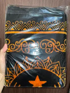 Sajadah tebal & lembut.