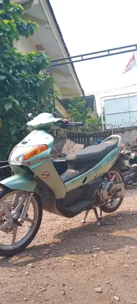 YAMAHA NUVO LELE 2002