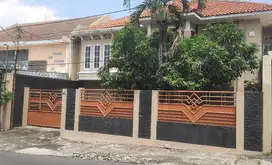 Di jual rumah mewah siap pake 2 lantai