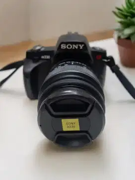 Kamera DLSR SONY Alpha A230
+ Lensa Kit 18-55