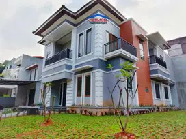 Kota Wisata HOEK Cantik , Bnagunan seperti baru , FULL RENOVASI , NEGO