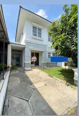Disewakan rumah rapi 2lantai  di Kowis