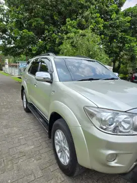 Fortuner diesel MT 2010 2011