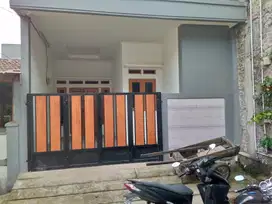 Rumah cantik strategis siap huni dikomplek samping Jakarta bisa KPR