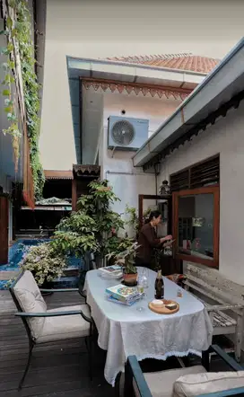 Rumah nuansa bali di surabaya pusat