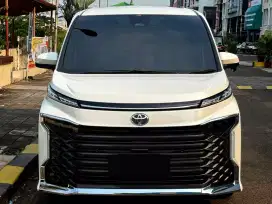 Toyota Voxy 2.0 Bensin Facelift