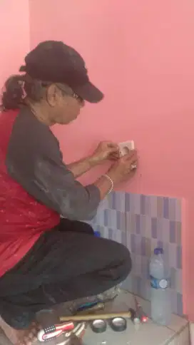Tukang listrik ahli pengalaman