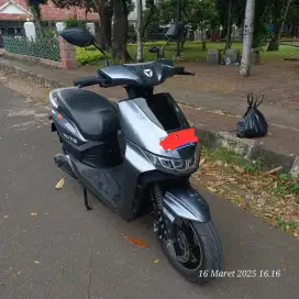 Motor listrik yadea t9 silver 2023 cilandak jaksel