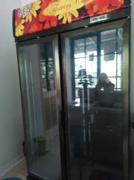 Dijual murah Showcase Expo 1050 F