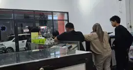 Di butuhkan karyawan buat jaga konter hanphone