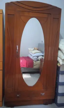 dijual lemari kayu jati asli jadul. lemari dari tahun 80 an