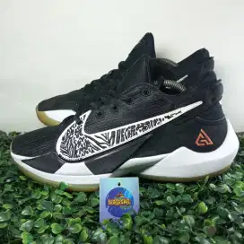 NIKE GIANIS FREAK size 42,5