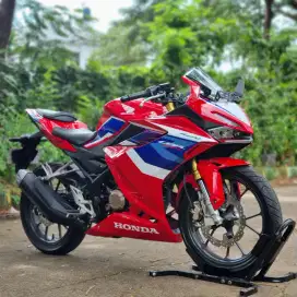 HONDA NEW CBR 150R TRICOLOR 2022 KM 8K NO MINUS
