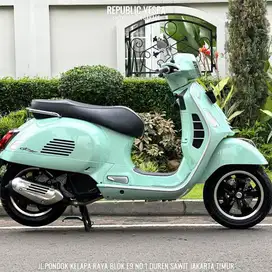 Piaggio Vespa GTS 150 IGET LED TH 2021 WARNA GREEN RELAX PERFECT COND