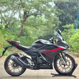 HONDA NEW CBR 150R ABS 2022 HITAM KM 9K PAJAK HIDUP