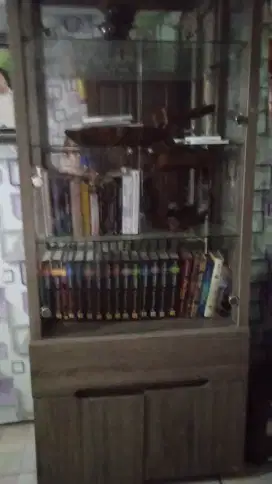 Lemari Kaca / Pajangan Murmer