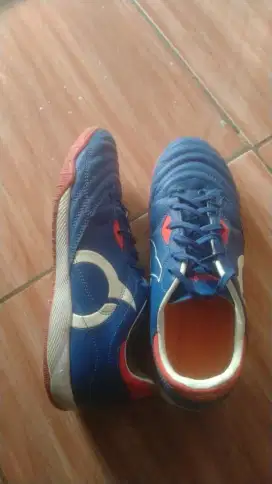 Sepatu futsal ortuseight uk 41