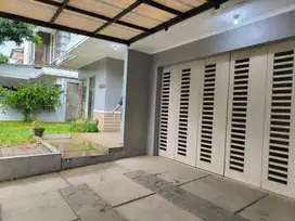 DISEWAKAN RUMAH CANTIK NAN INDAH 300 METER DARI TOLL JELUPANG