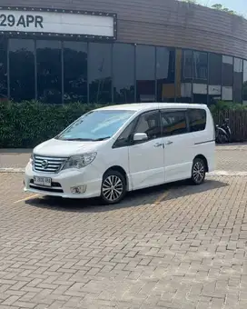 DP MURAH SERENA HIGHWAY STAR HWS 2.0 AT 2015