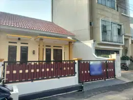 DIJUAL RUMAH SUPER CANTIK LT100 LOKASI DUKUH ZAMRUD BEBAS BANJIR