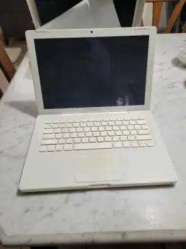 MacBook white 2009
