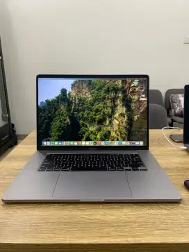 MacBook Pro 2019 i9 / 64/1 TB
