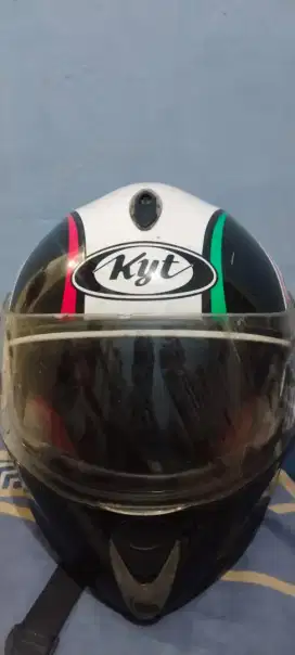 Di jual Helm KYT second