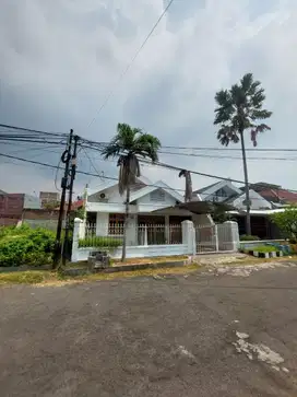 Rumah Dharmahusada Indah Utara Siap Huni dkt Pakuwon City Manyar Merr
