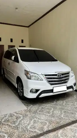 Innova V LUX AT 2.0 KM Low 2015