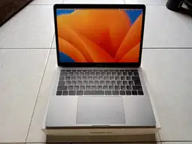 Macbook Pro 2017 A1708 / Core i5 / SSD 128Gb / 8Gb / KOTAK / SEHAT