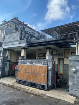DIJUAL RUMAH LANTAI 2 LOKASI JALAN AYANI UTARA
