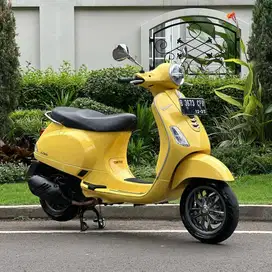 Piaggio Vespa LX IGET 125 LED TH 2020 warna Kuning Very Good Condition