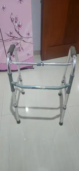 GEA WALKER ALAT BANTU JALAN LANSIA ORANG TUA