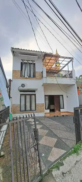 Jual rumah cocok utk rumahnkost atau kantor.