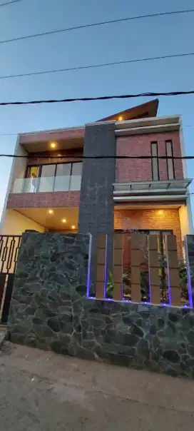 Rumah Modern Bebas Banjir Dekat Transyogi