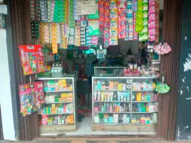 Di jual cepat etalase dan isi isi nya