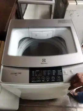 Mesin Cuci Electrolux Cyclone Care 10kg mulus