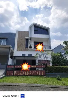 Rumah 3 lantai di Cluster r21 Sentul City